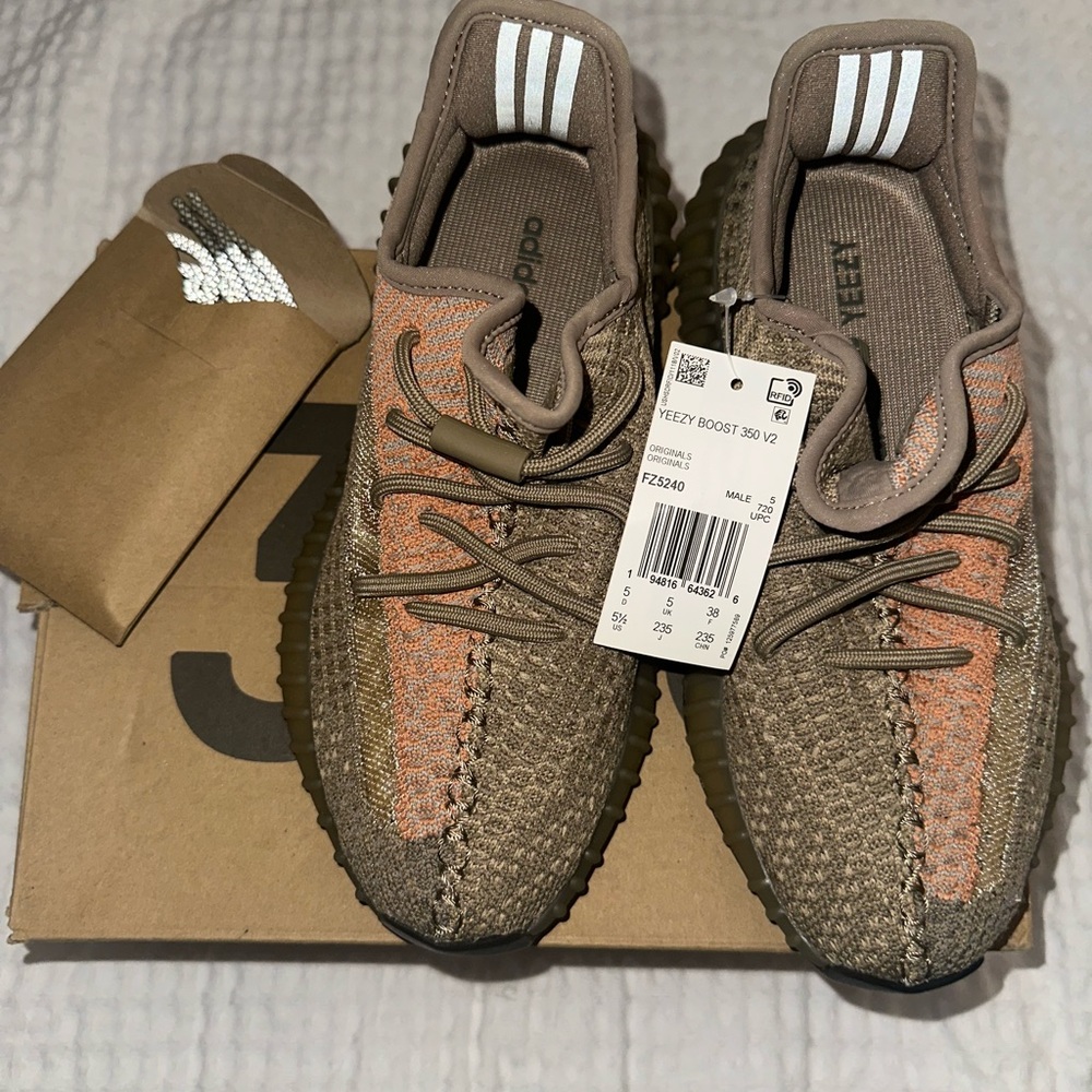 Yeezy Boost 350 V2 Sand Taupe NEW SIZE 5.5